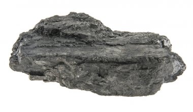 kömür beyaz arkaplanda izole edildi