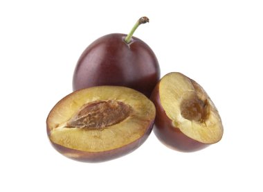 Beyaz arkaplanda erik izole edildi