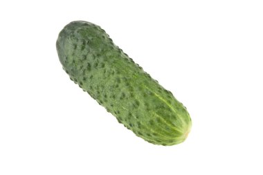 Beyaz arkaplanda taze salatalık izole edilmiş.