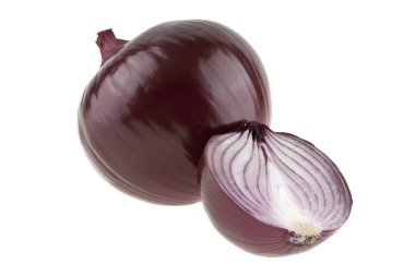 Beyaz arkaplanda soğan izole edildi