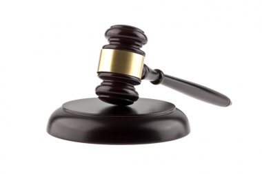 Tahta çekiç beyaz arkaplanda izole edildi