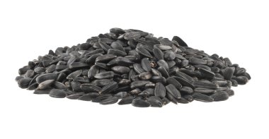 Beyaz arkaplanda izole edilmiş ayçiçeği tohumları