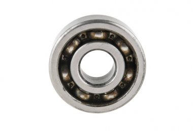 Eski yatak beyaz arka plan üzerinde izole