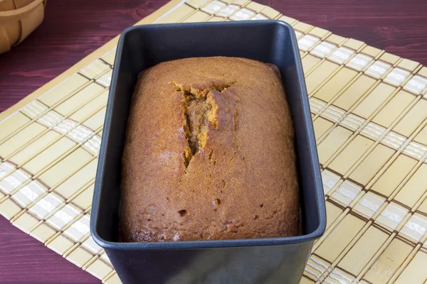 Pão de abóbora cozido no forno fresco — Fotografia de Stock