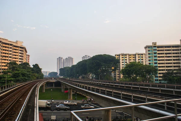 シンガポール。Mrt アン ・ モ ・ キオ駅近く線路. — ストック写真