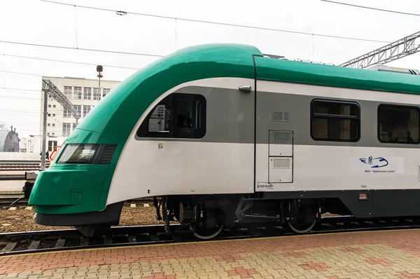 Ρούβλι Λευκορωσίας σιδηροδρόμων ντίζελ τρένο Pesa 730m (Dp3) στο Μινσκ railwa — Φωτογραφία Αρχείου