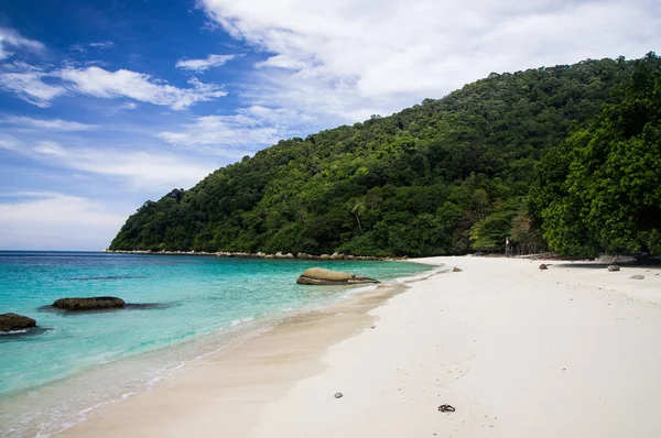 Spiaggia di sabbia bianca Tartaruga a Pulau Perhentian, Malesia . — Foto Stock