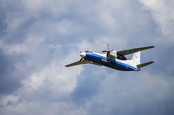 Minsk, Minsk National Airport, Belarus - May 06, 2016: Antonov A — Stock Photo, Image