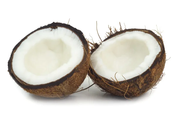 Coco meio isolado sobre fundo branco — Fotografia de Stock