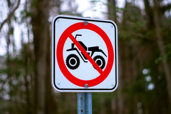 4x4 prohibited no quad in trail forest path sign — Stock Photo, Image