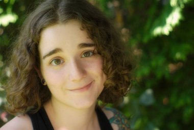 genç kız portre doğada