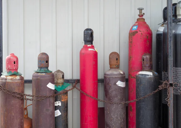 Boş tankları propan oksijen azot kimyasal gaz şişeleri — Stok fotoğraf