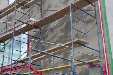 İnşaat beton duvar iskele mason restorasyon çalışması
