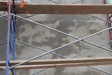 İnşaat beton duvar iskele mason restorasyon çalışması