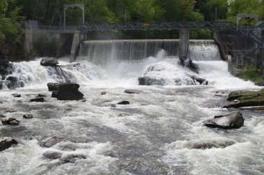 Hidroelektrik powerstation şelale rezervuar türbin elektrik