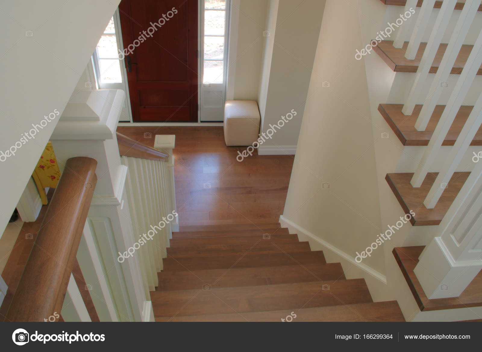Scala di legno bianco residence scale interne — foto stock ... Scale interne in legno moderne