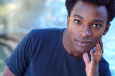 delikanlı Afrika yirmi portre gülümseyen çevresinde 