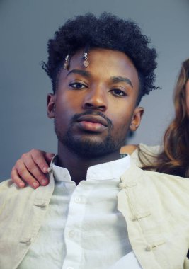 genç adam yakışıklı portre Amerikan Afrika yirmi civarında poz