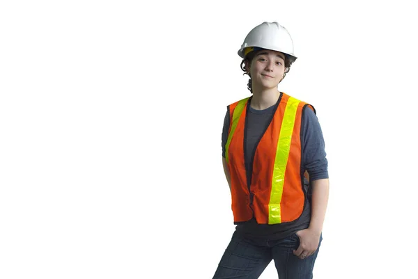 Ung kvinna på byggarbetsplats arbetar vit hatt jobb framgång på vit bakgrund — Stockfoto