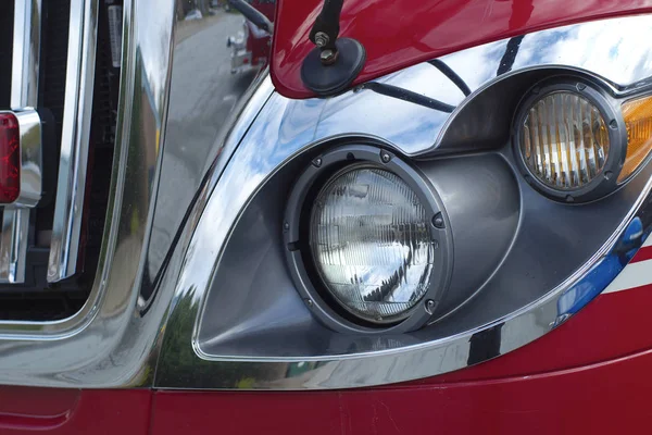Вантажівка легкий пожежник деталь передній фар — стокове фото