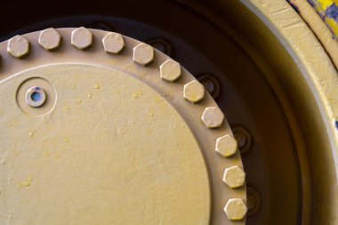 tekerlek yakın çekim sarı metal inşaat makinesi