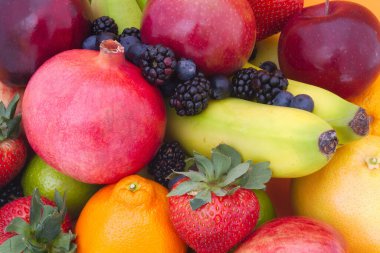 Taze meyveler, çok renkli, hayat dolu, lezzetli vejetaryen sağlıklı yiyecekler.