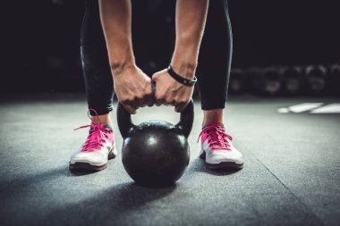 Kettlebell kadınla