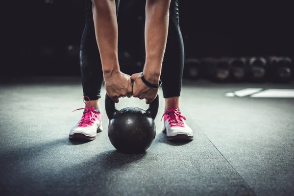 Kettlebell 여자 — 스톡 사진