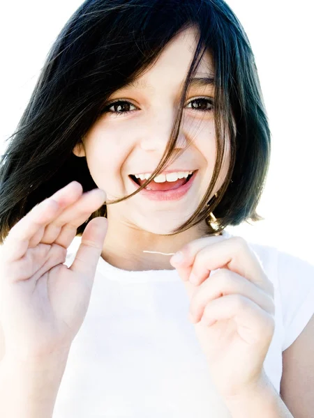 Menina jovem com cabelo castanho . — Fotografia de Stock