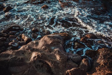Kayalık Plajı'nda köpüklü dalgalar