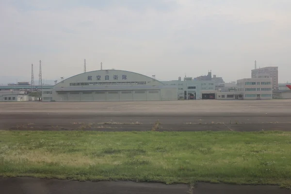 Фукуока аэропорт - взлетно-посадочная полоса — стоковое фото