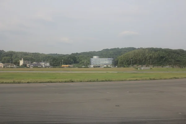 Aeropuerto de Fukuoka - pista de aterrizaje —  Fotos de Stock