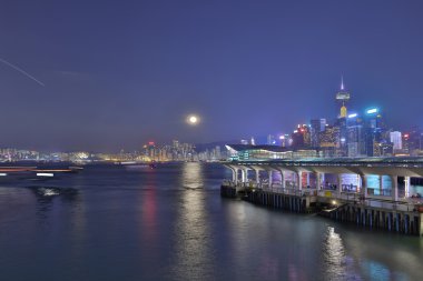 Geceleyin Hong Kong silueti