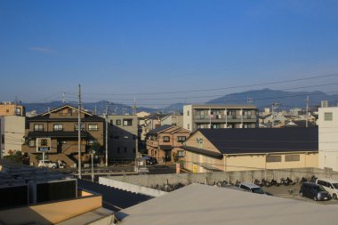 Kyoto Sanin ana hattı üzerinden pencereden görüntüleme