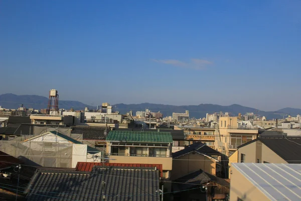 Kijk uit raam van Sanin Main Line van kyoto — Stockfoto