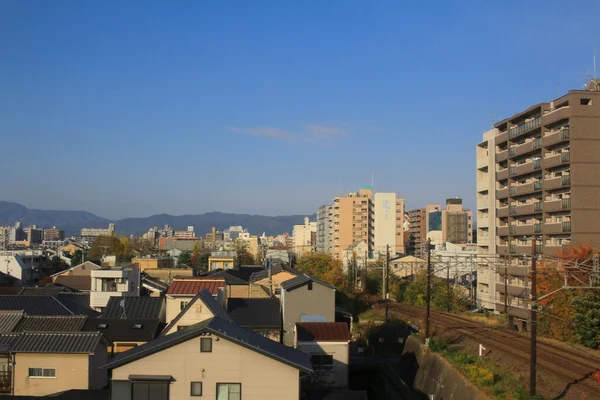 Kijk uit raam van Sanin Main Line van kyoto — Stockfoto
