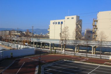 Kyoto Sanin ana hattı üzerinden pencereden görüntüleme