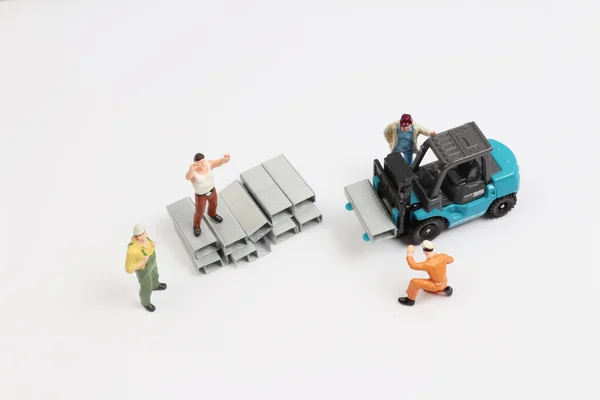 Мініатюрний інженер-працівник у заводській концепції — стокове фото