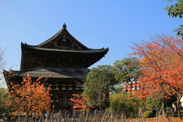 La arquitectura de madera del templo de To-ji — Foto de Stock