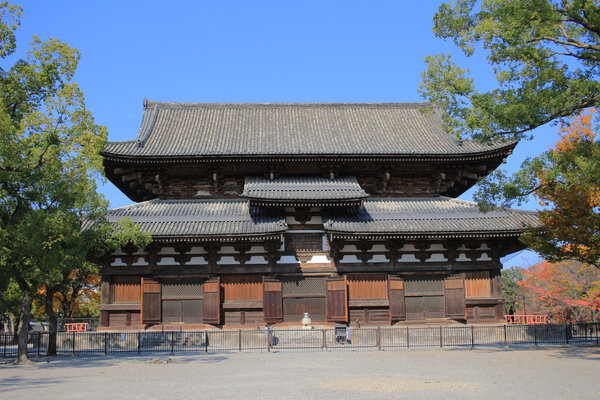 деревянная архитектура храма Тодзи в Киото
