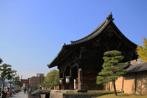 Arquitectura de madera del templo de To-ji en kyoto — Foto de Stock