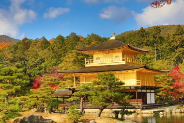 Sonbahar sezonu Kinkaku-ji Zen Budist tapınağı