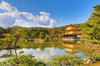 Sonbahar sezonu Kinkaku-ji Zen Budist tapınağı