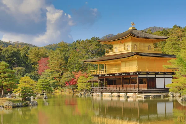 Εποχή πτώσης του Ζεν Βουδιστές Kinkaku-ji temple — Φωτογραφία Αρχείου