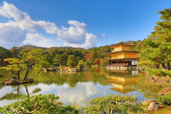 Stagione autunnale di Kinkaku-ji tempio buddista Zen — Foto Stock