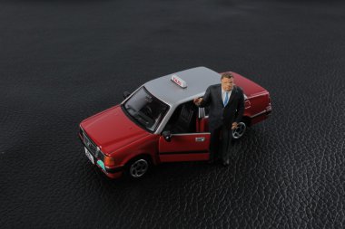 Minyatür Ofis çalışanları taksi kaplı