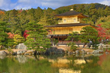 Sonbahar sezonu Kinkaku-ji Zen Budist tapınağı