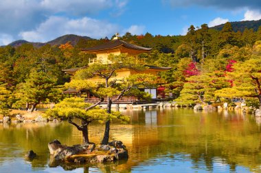 Sonbahar sezonu Kinkaku-ji Zen Budist tapınağı