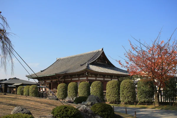 L'architecture en bois du temple To-ji — Photo