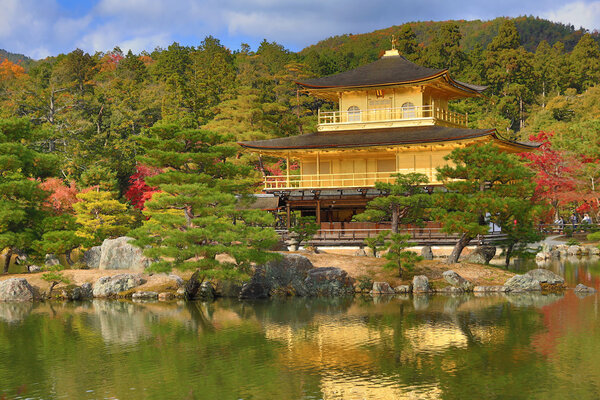 Осенний сезон буддийского храма Кинкаку-дзи Дзен
